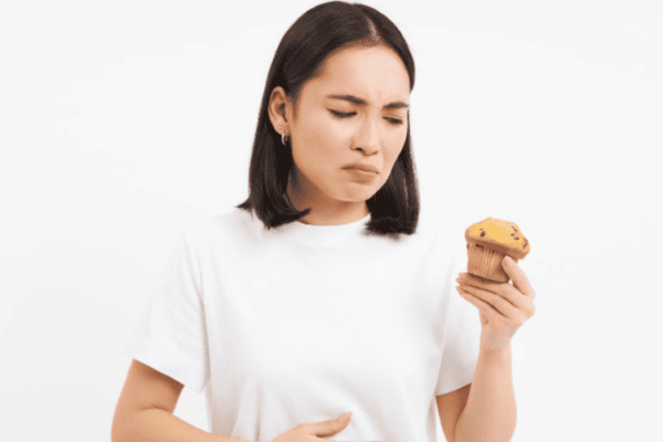celiac-disease-a-women-feel-stomach-discomfort