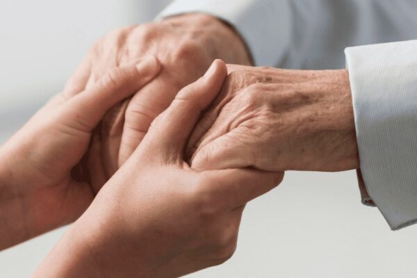 Parkinson holing hands