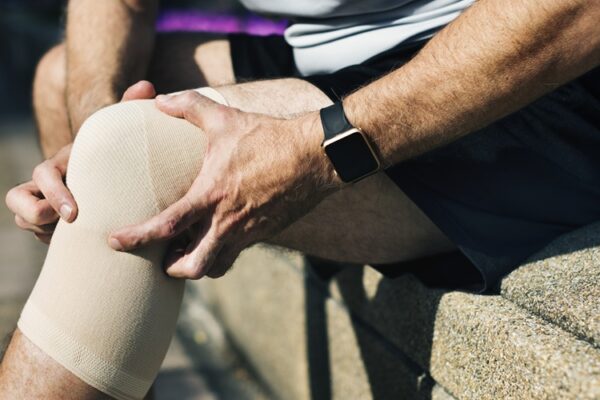Elderly man having a knee injury
